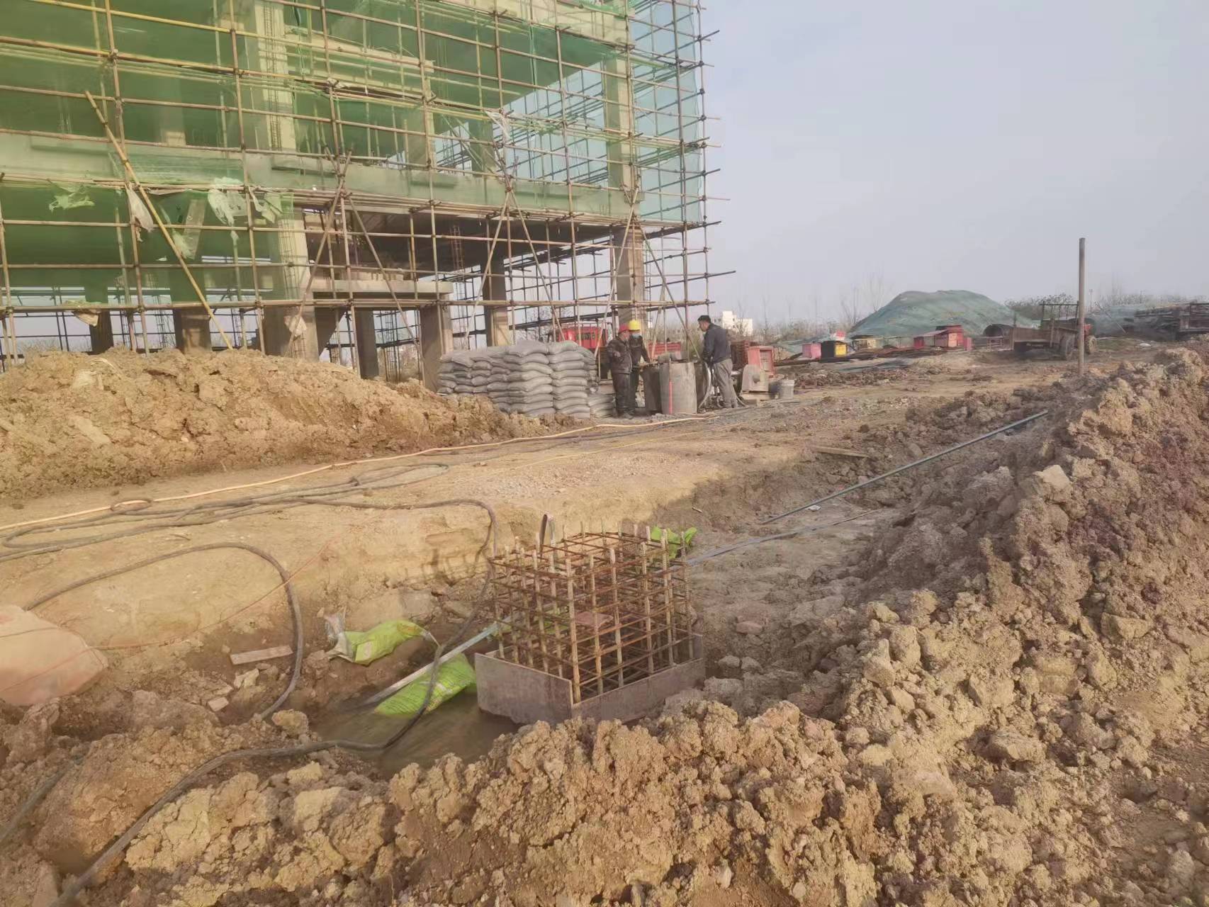 畜禽良种场当桥梁出现裂缝的时候应该及时加固修补